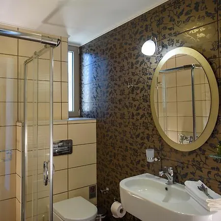 Golden Sky Villa *